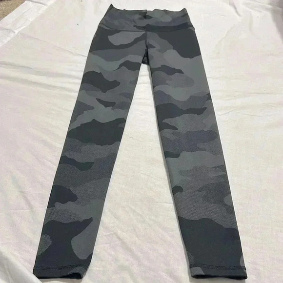 Aerie Offline Black Camo Leggings size Small - Picture 1 of 5
